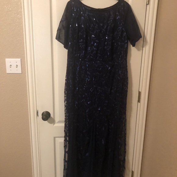 Mother-of-the-bride long navy lace dress. Size 20. With lace and sequins leaves - Picture 1 of 2